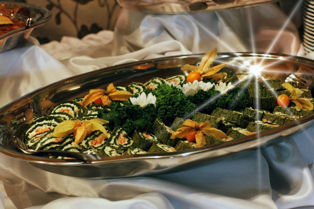 Hotel Zornica Poczesna エクステリア 写真