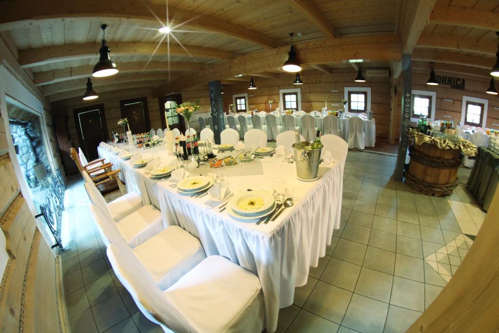 Hotel Zornica Poczesna エクステリア 写真