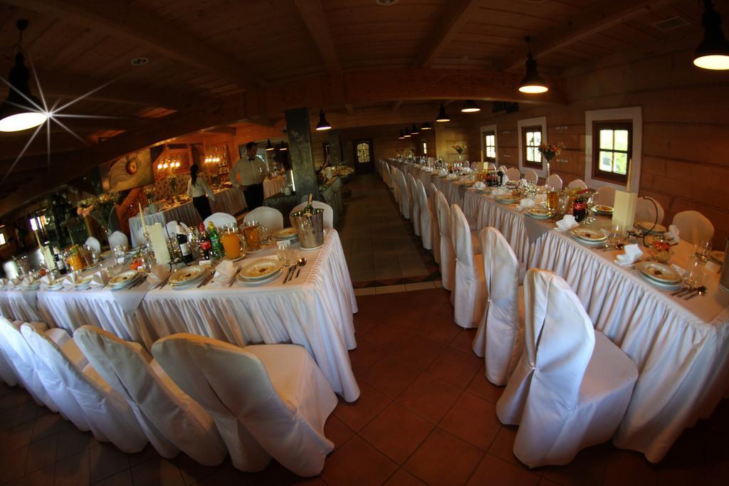 Hotel Zornica Poczesna エクステリア 写真