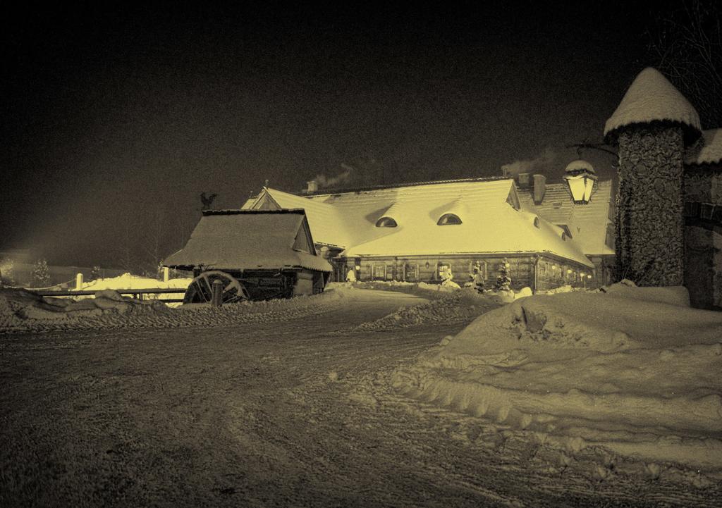 Hotel Zornica Poczesna エクステリア 写真