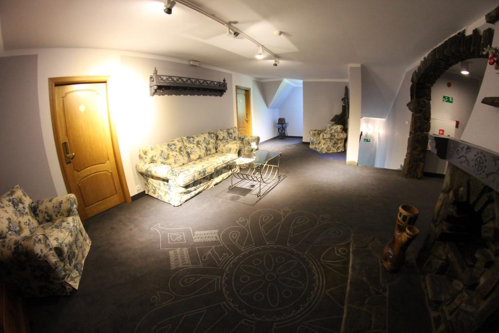 Hotel Zornica Poczesna エクステリア 写真
