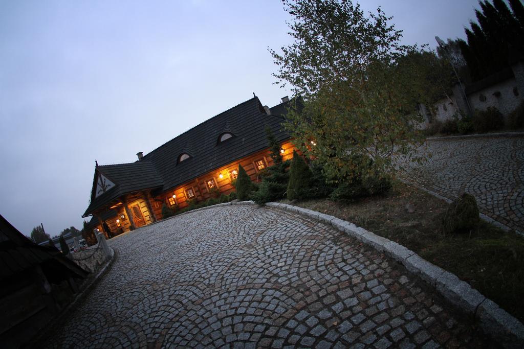 Hotel Zornica Poczesna エクステリア 写真