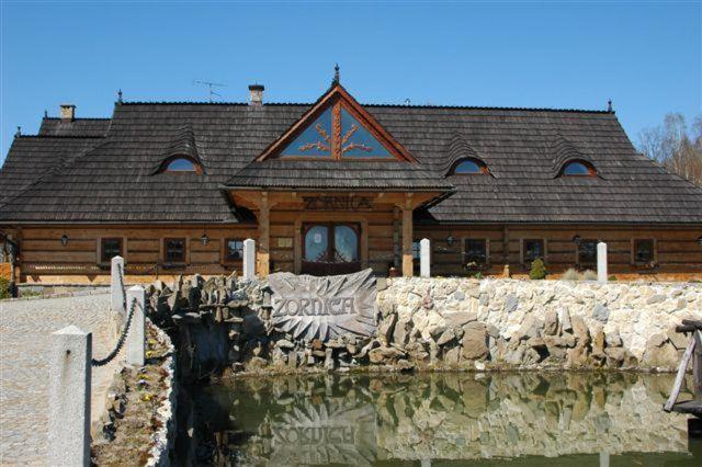 Hotel Zornica Poczesna エクステリア 写真